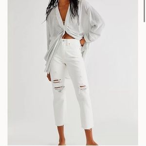 NWOT Levis Wedgie Premium Denim White Straight Leg Distress Raw Hem Jeans